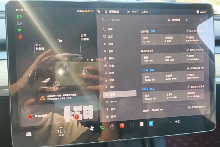 Tesla Model Y 2023 immagine di auto #13