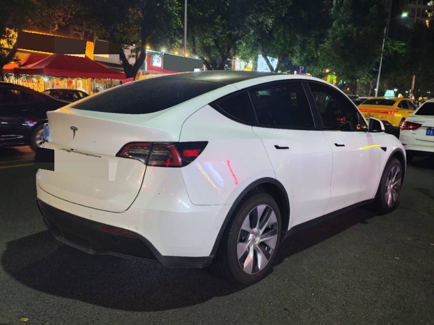 Tesla Model Y 2023 #5 Tesla Model Y 2023 car image #5
