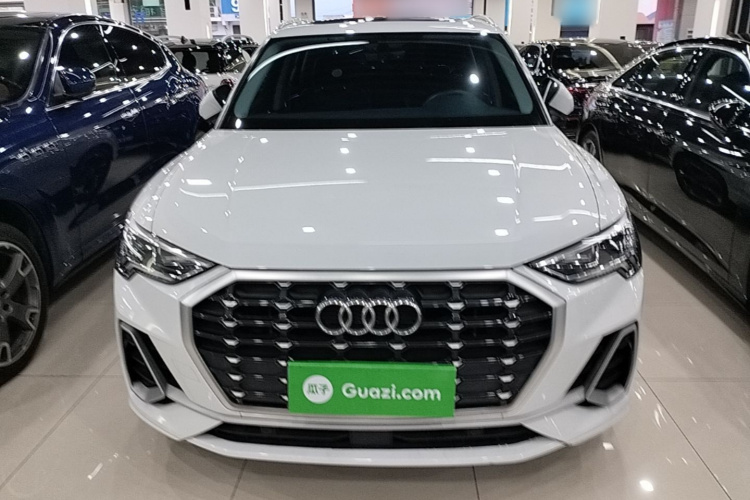 Audi Q3 2022 car image #3