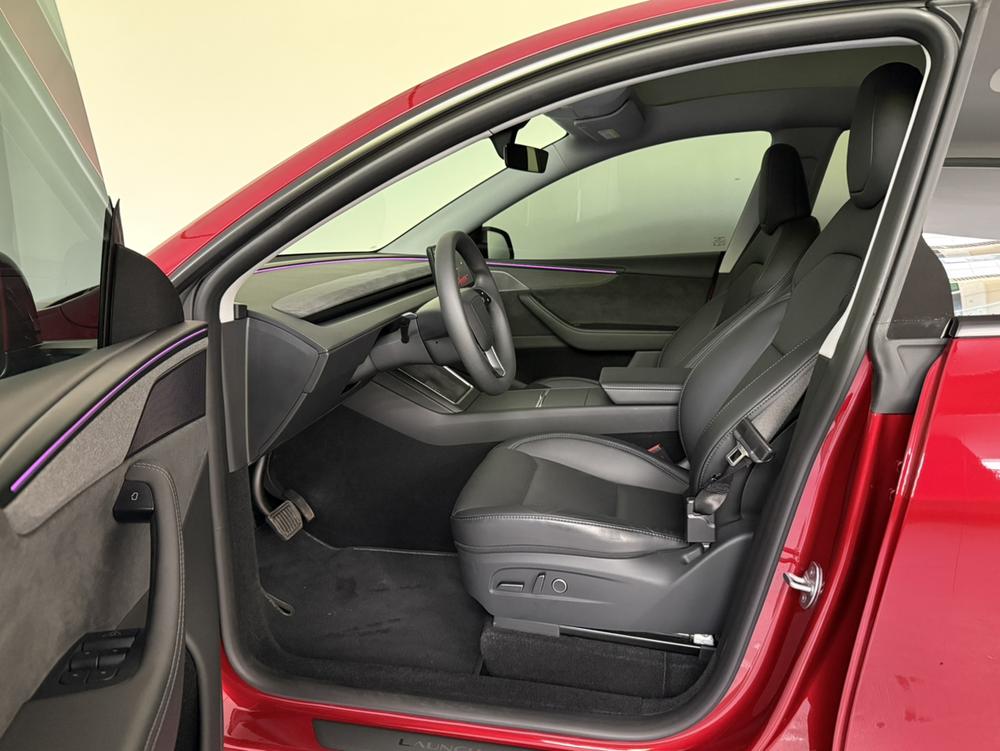 Tesla Model Y 2025 car image #10