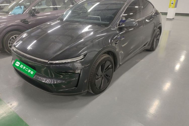 Tesla Model Y 2025 #2 Tesla Model Y 2025 car image #2