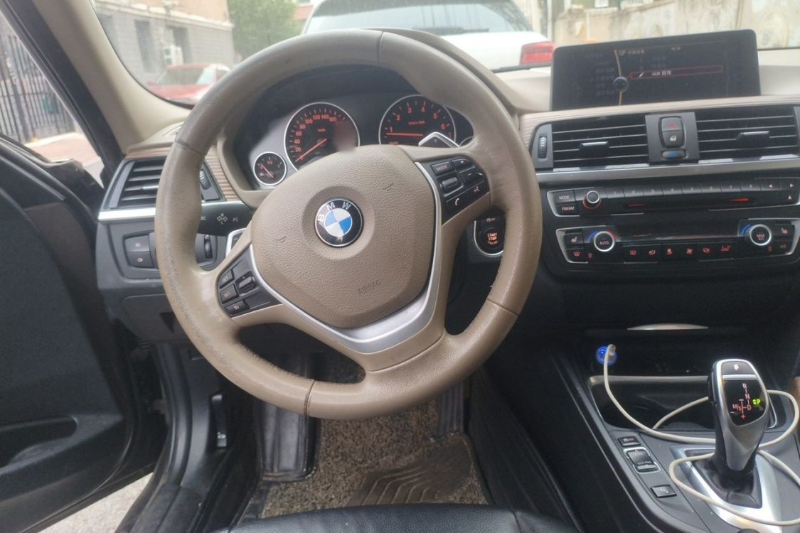 BMW 3 Series 2012 صورة سيارة #22