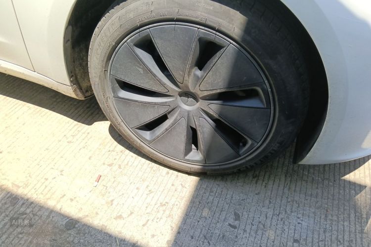 Tesla Model 3 2024 car image #9