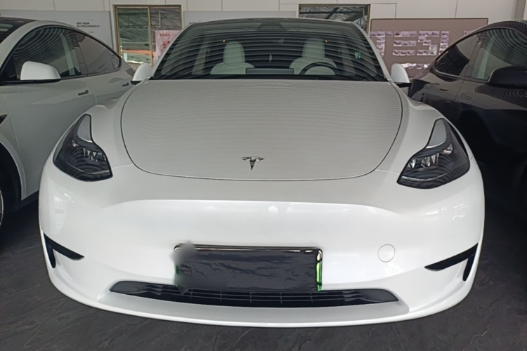 Tesla Model Y 2024 صورة سيارة #3