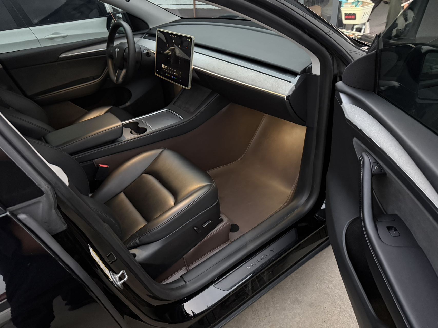Tesla Model Y 2024 car image #9