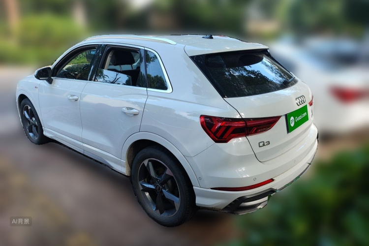 Audi Q3 2022 car image #5