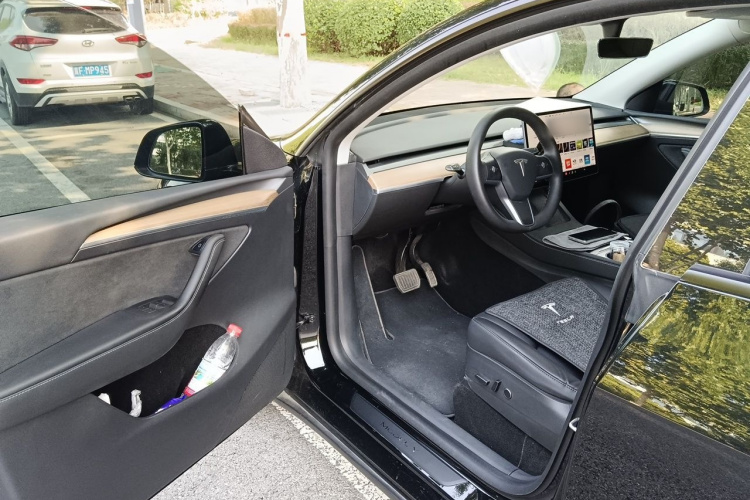Tesla Model Y 2021 #9 Tesla Model Y 2021 car image #9
