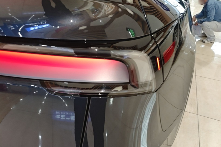 Tesla Model Y 2025 car image #8