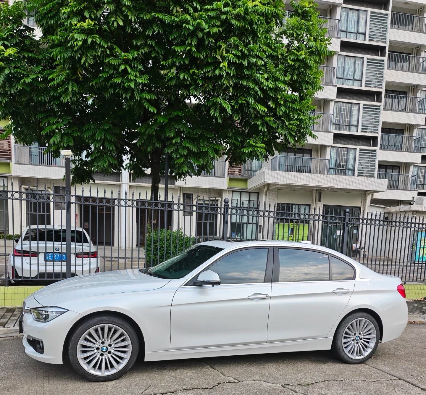 BMW 3 Series 2018 car image #4