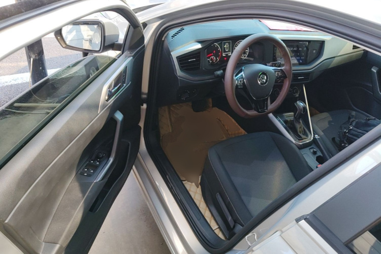 Volkswagen Polo 2020 car image #16