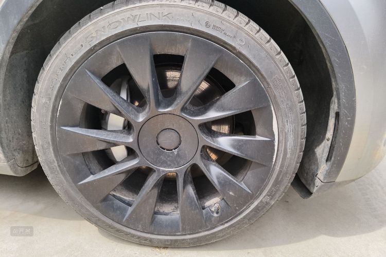Tesla Model Y 2021 #9 Tesla Model Y 2021 car image #9