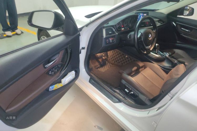 BMW 3 Series 2019 car image #18