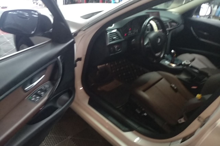 BMW 3 Series 2018 #12 BMW 3 Series 2018 immagine di auto #12