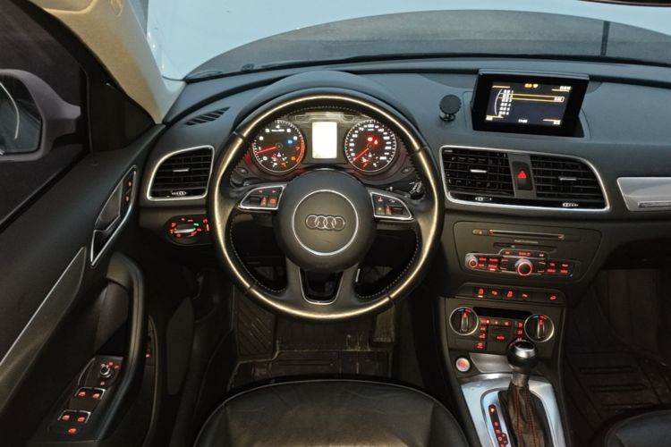 Audi Q3 2016 car image #11