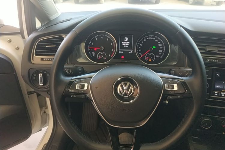 Volkswagen Golf 2019 car image #11