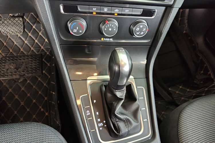 Volkswagen Golf 2019 #20 Volkswagen Golf 2019 car image #20