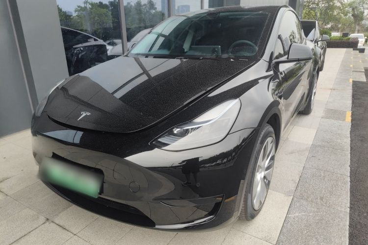 Tesla Model Y 2023 immagine di auto #2