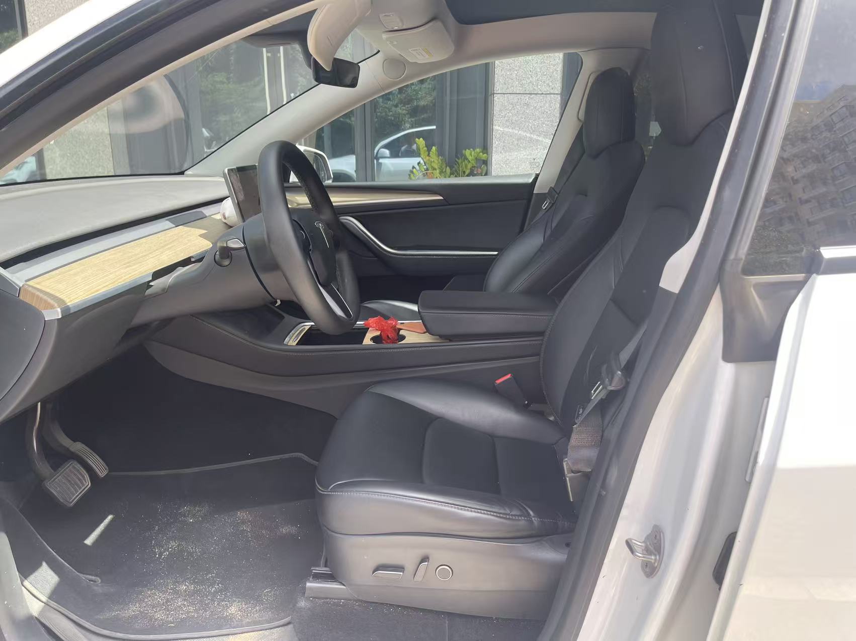 Tesla Model Y 2022 #4 Tesla Model Y 2022 car image #4