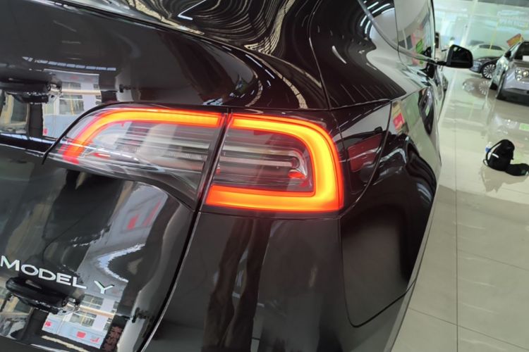 Tesla Model Y 2024 #8 Tesla Model Y 2024 car image #8