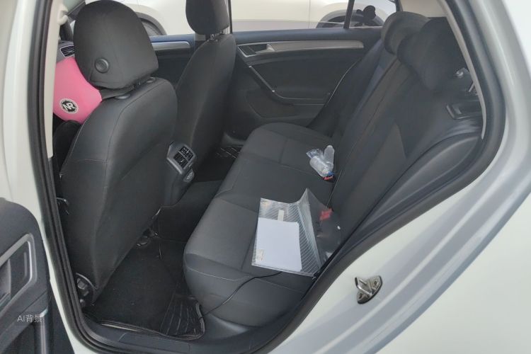 Volkswagen Golf 2020 car image #19