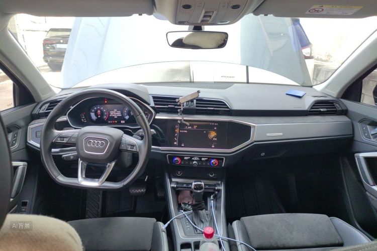 Audi Q3 2021 car image #11