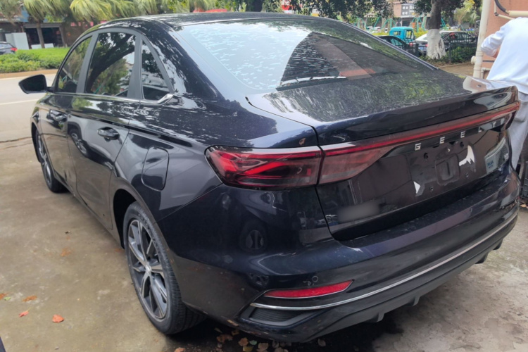 GEELY Emgrand 2023 image de voiture #5