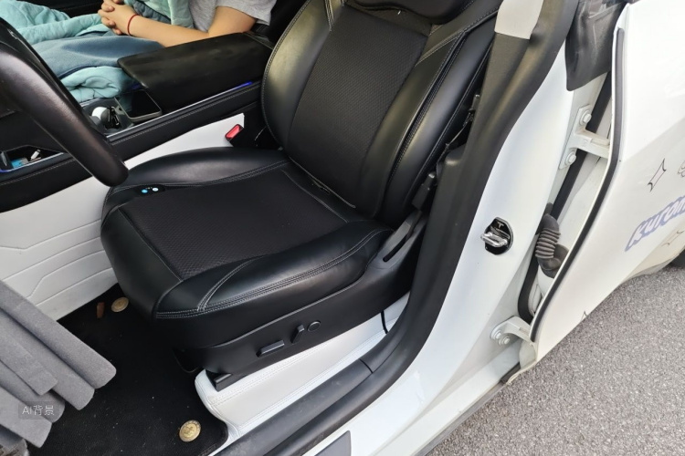 Tesla Model Y 2021 car image #17