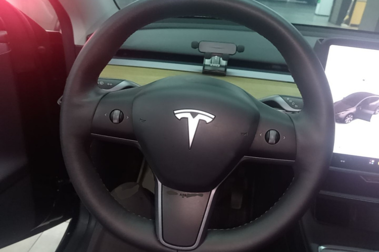 Tesla Model Y 2023 #11 Tesla Model Y 2023 car image #11