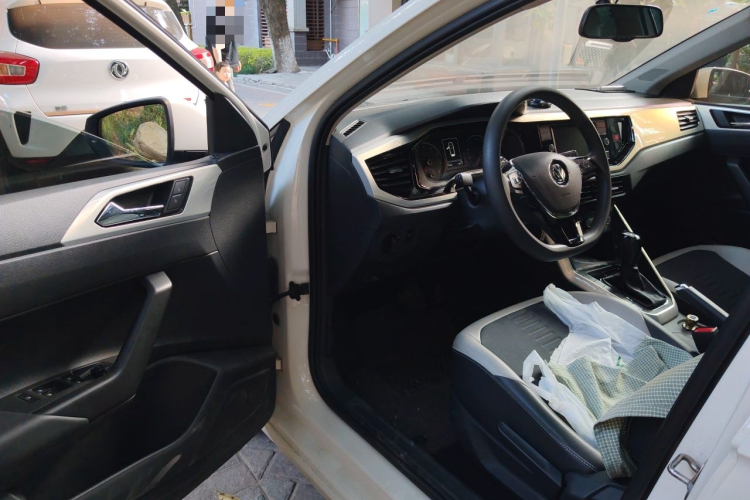 Volkswagen Polo 2019 car image #13