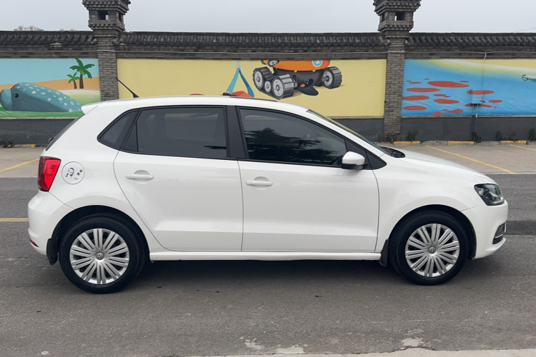 Volkswagen Polo 2017 car image #4