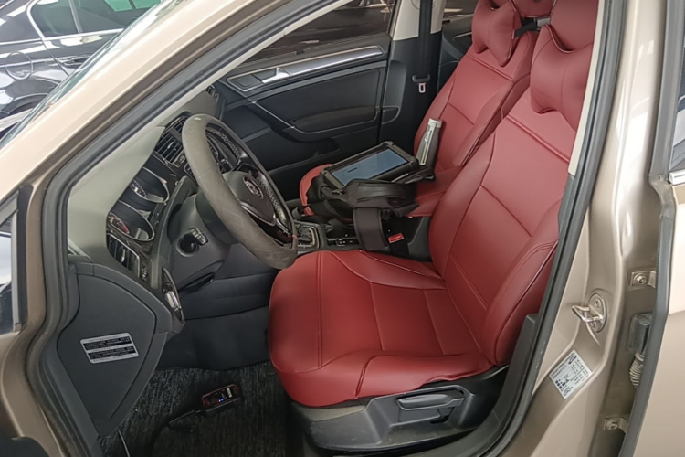 Volkswagen Golf 2017 car image #15