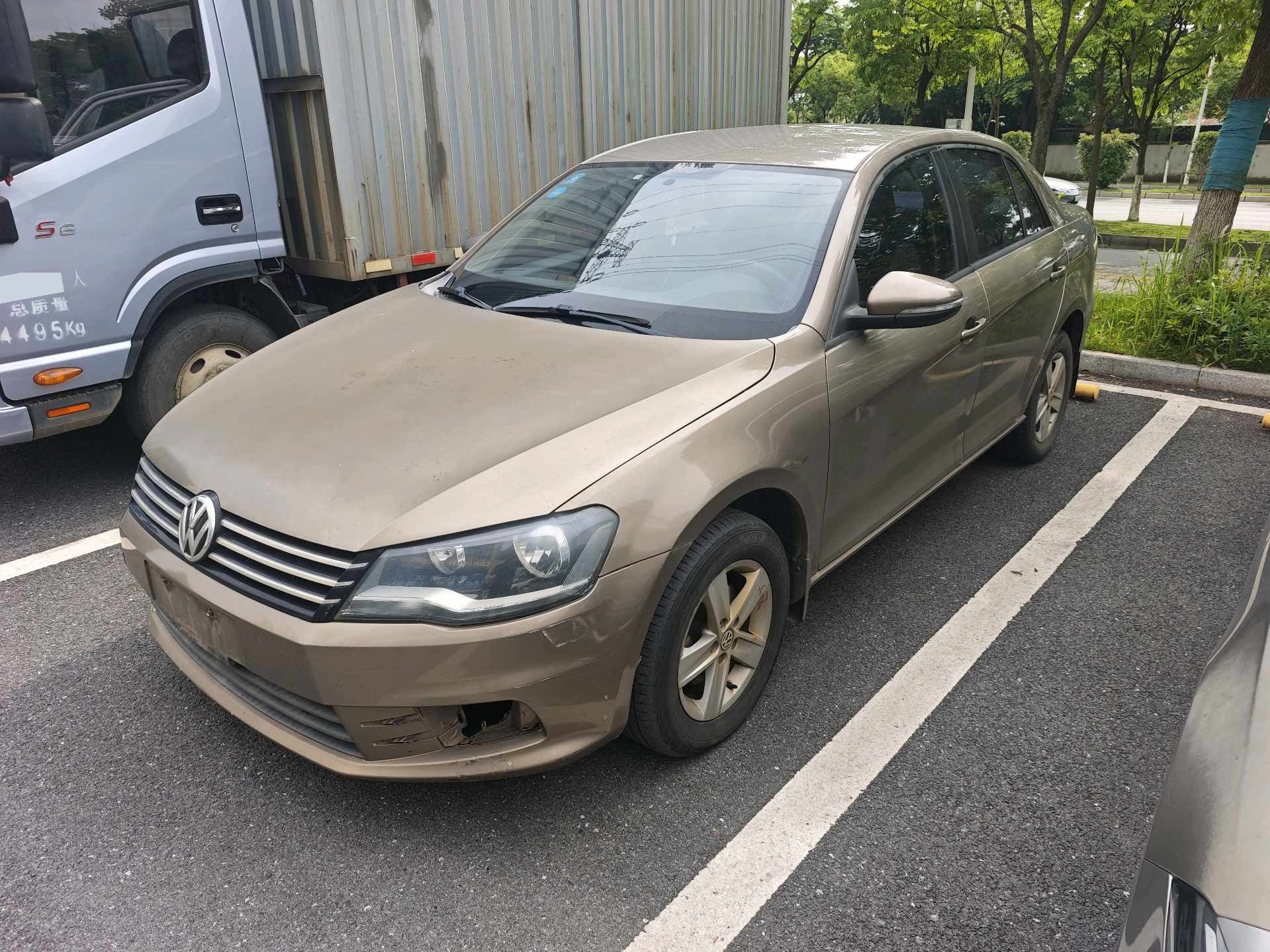 Volkswagen Bora 2013 car image 