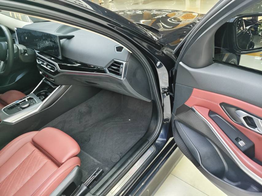 BMW i3 2023 car image #3
