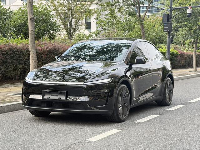 Tesla Model Y 2026 #10 Tesla Model Y 2026 car image #10