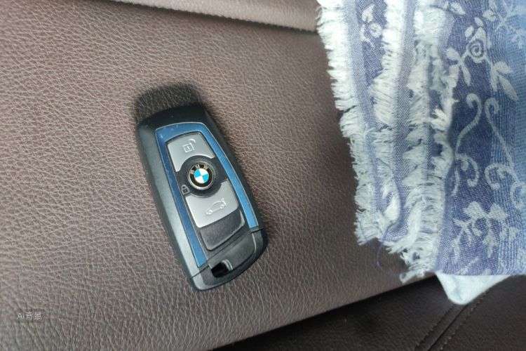 BMW 3 Series 2019 صورة سيارة #10