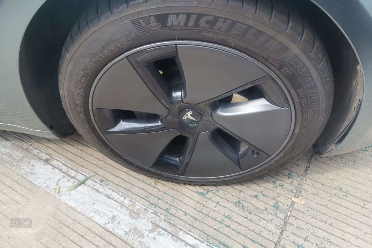 Tesla Model 3 2022 car image #9