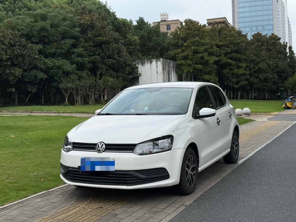 Volkswagen Polo 2016 car image 