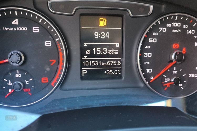 Audi Q3 2018 car image #14