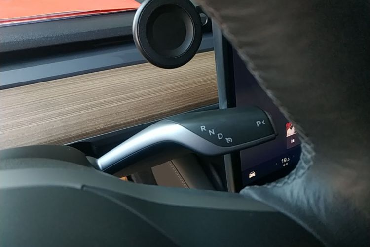 Tesla Model 3 2022 car image #18