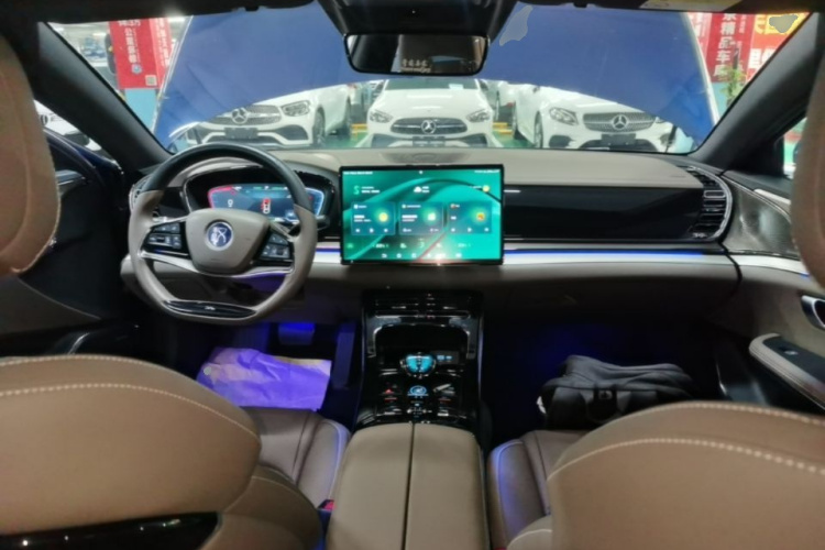 BYD Han 2023 car image #10