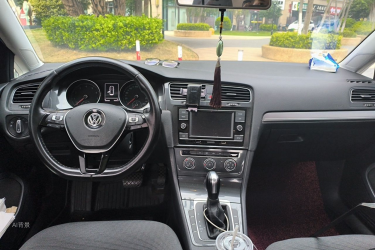 Volkswagen Golf 2018 car image #11