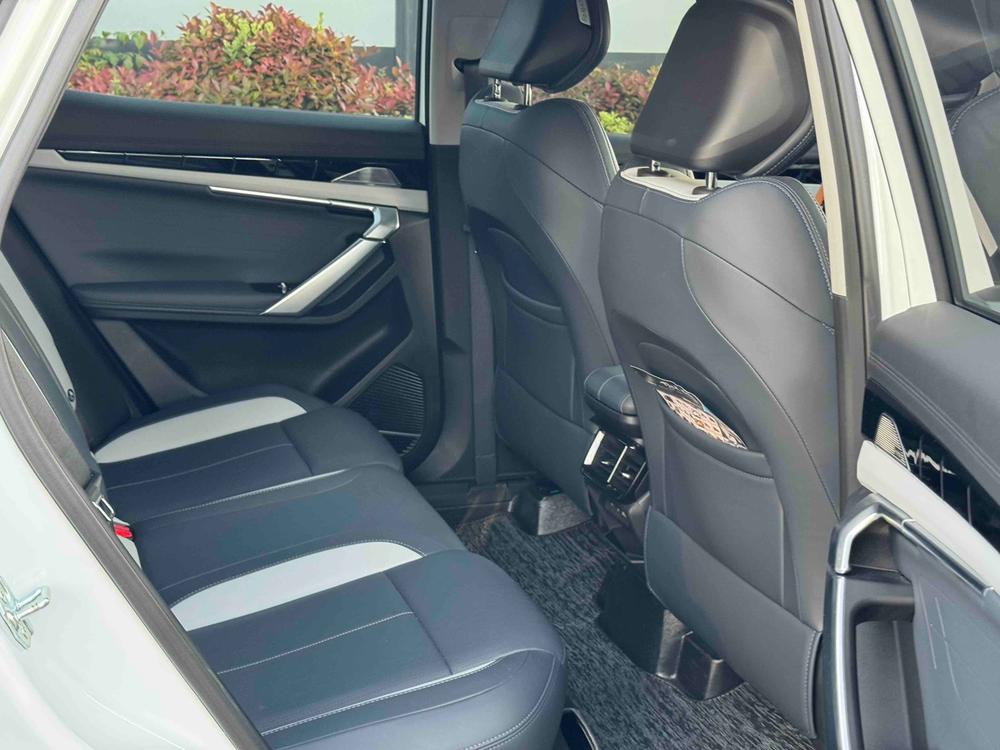 GEELY Boyue L 2025 car image #19