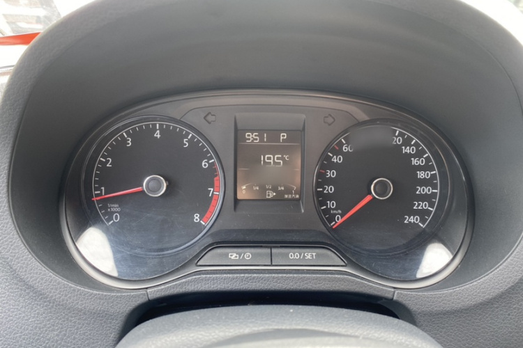 Volkswagen Polo 2016 car image #11