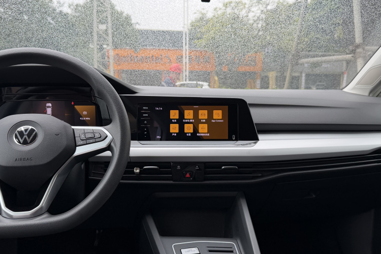 Volkswagen Golf 2021 car image #17
