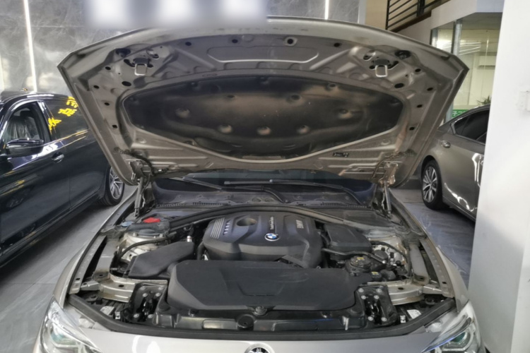 BMW 3 Series 2018 car image #22