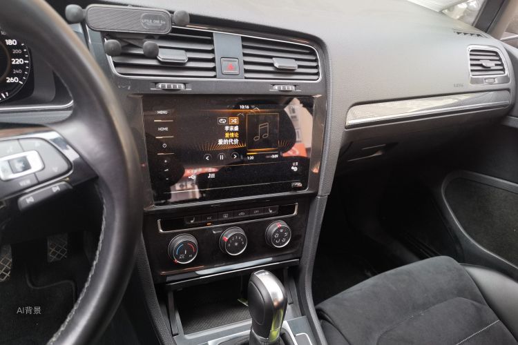 Volkswagen Golf 2020 car image #15