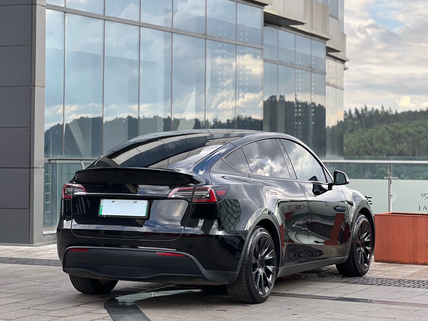 Tesla Model Y 2021 #6 Tesla Model Y 2021 car image #6