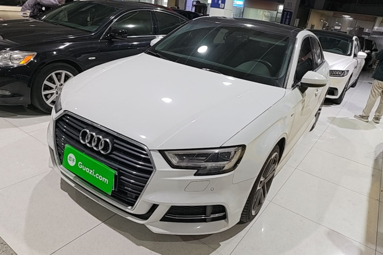 Audi A3 2018 immagine di auto #2