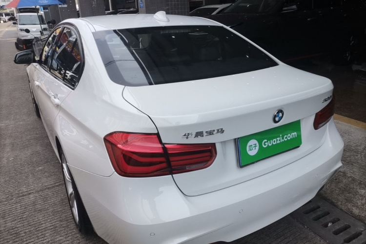 BMW 3 Series 2018 #5 BMW 3 Series 2018 car image #5