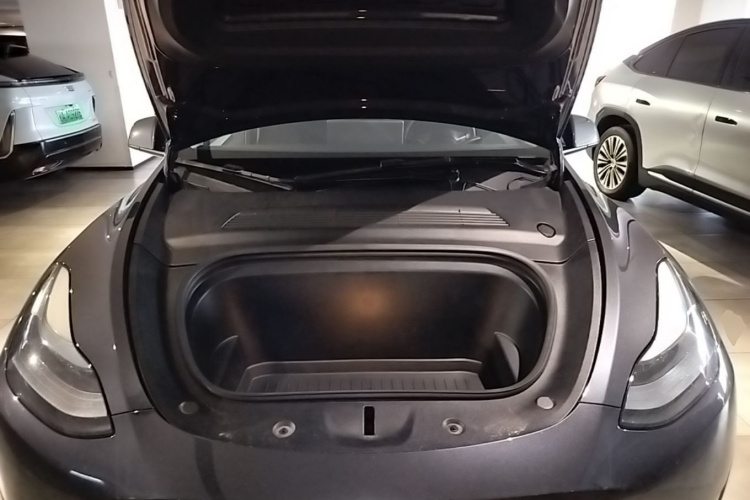 Tesla Model Y 2024 car image #20